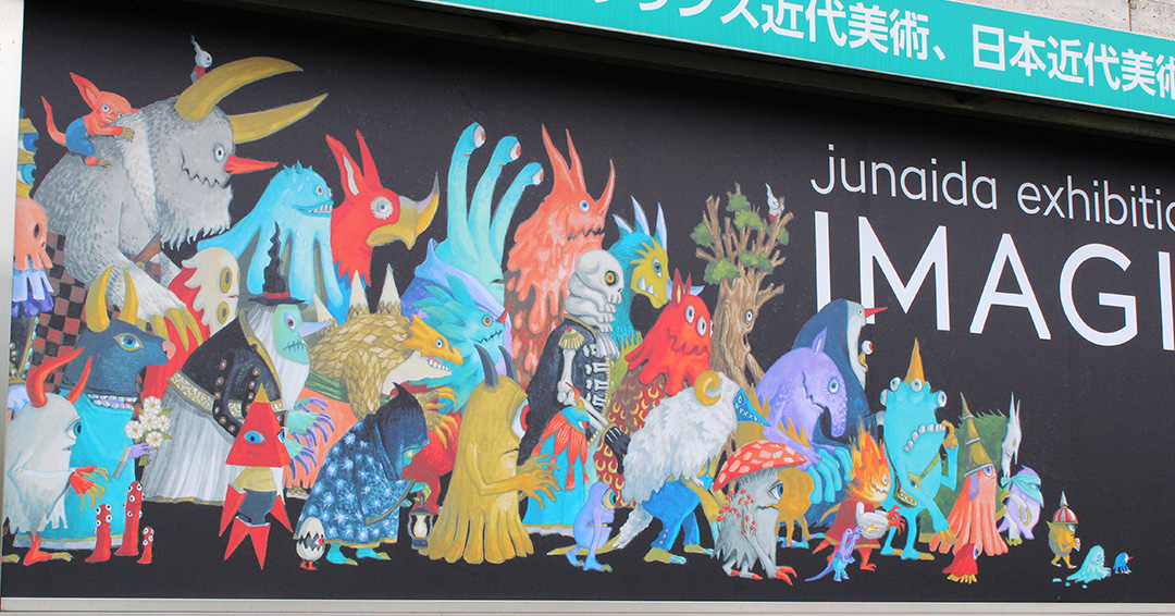 HiroshimaMuseum's tweet photo. 【junaida展「IMAGINARIUM」展示作業が進行中！】
7月5日（土）のjunaida展「IMAGINARIUM」の開幕に向けて、展示作業が行われています。
junaidaさん初の大規模個展となる本展では、絵本原画や一枚絵として描かれた400点超の作品が展示されます。現在、junaidaさんの立ち合いのもと、着々と準備が進んでいます！

赤や金に彩られた特別な空間でjunaidaさんの世界観に浸ることができるこの特別展をぜひ、お見逃しなく！
----------------------
次回開催予定特別展
junaida展「IMAGINARIUM」
🖼️ 会場：ひろしま美術館
📅 会期：2025年7月5日(土)～8月31日(日) 会期中無休
🕘 開館時間：9:00～17:00（入館は16:30まで）
⭐詳しくはこちら
https://t.co/ein83vYvRP