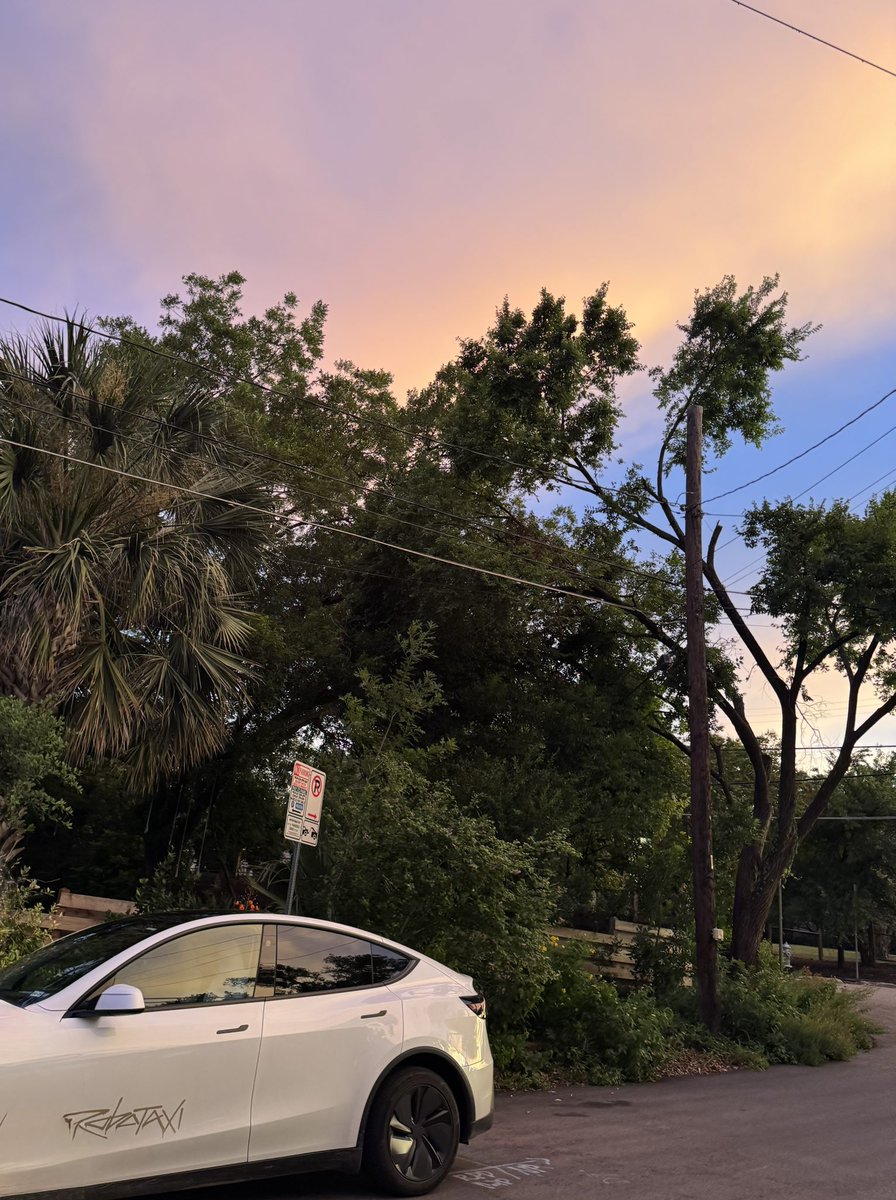 alexys_ai's tweet image. I am so happy every time I get into my Tesla and activate FSD.
I feel a thousand times more relaxed and safer knowing I have FSD and my own supervision working together.
I can absolutely imagine the day in the not so far away future when Robotaxi mode is enabled in my own…