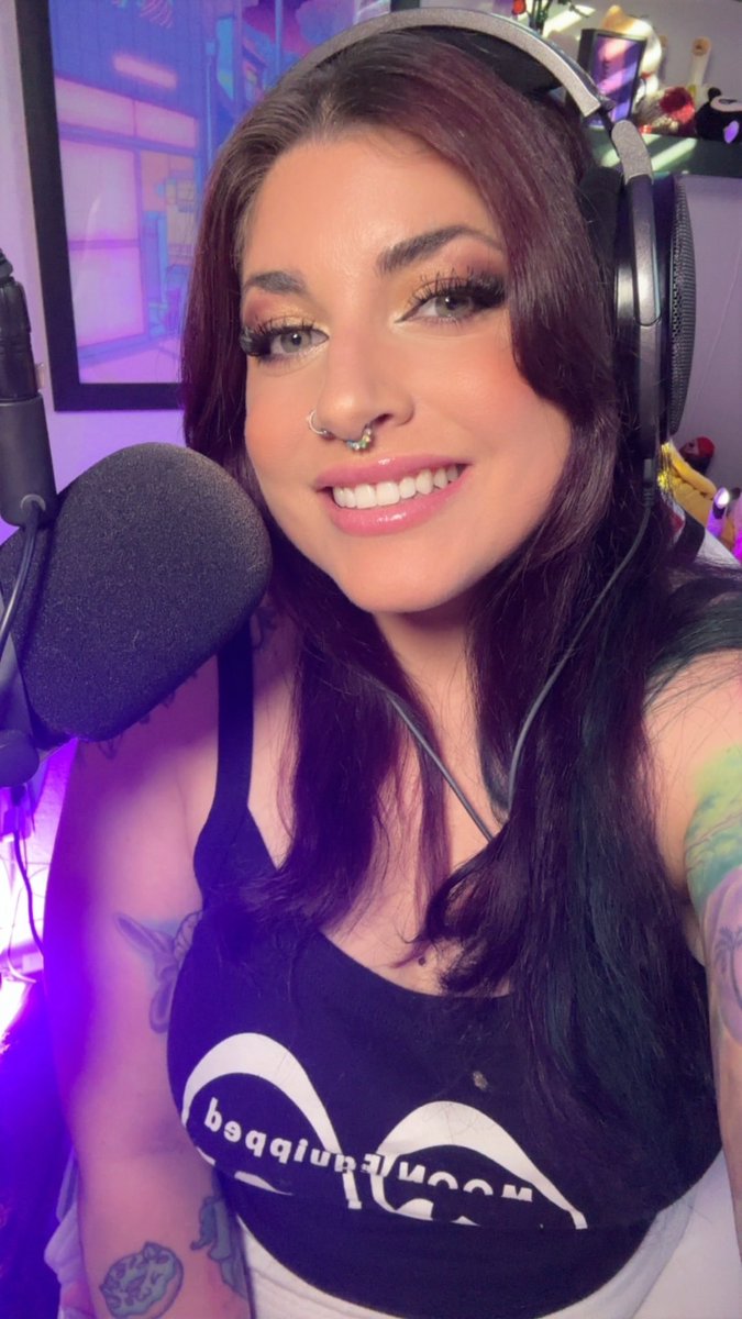 MrsFiGGiEs's tweet photo. 💜 LIVE!! Are we going to try out FALLOUT 4?! 👀

https://t.co/SLlUH8z5Go https://t.co/bx1NVDqVwx