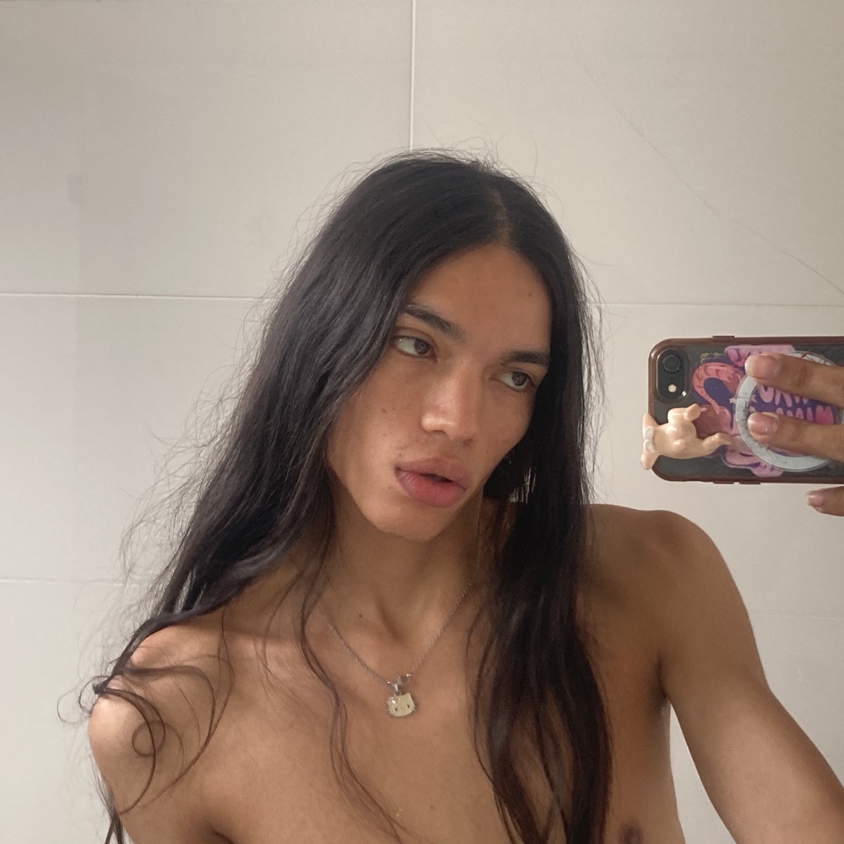 HithlerV's tweet photo. A veces solo me veo tan hot y ya https://t.co/i6nySjEf0n