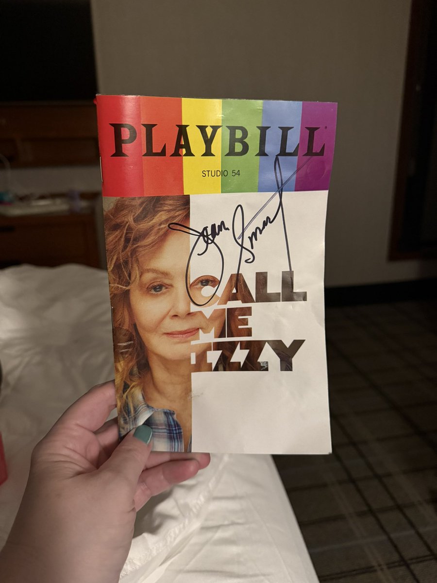 NikkiPoppinsRN's tweet photo. Loved the play so much. It’s about a difficult subject but her acting was amazing. So so good! And she came out in this drizzly weather and did the stage door. Loved meeting her. She’s so kind! #JeanSmart #CallMeIzzy https://t.co/zHJxE45f5A