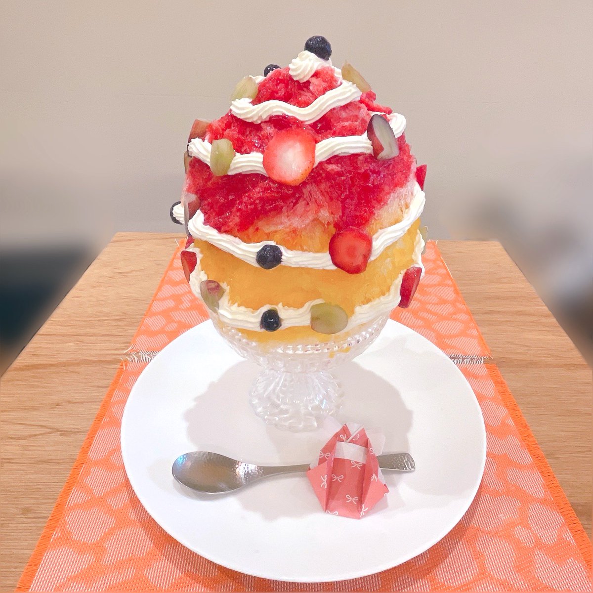 sky_hima26's tweet image. #くくりひめ珈琲 さんで
『くくりひめの羽衣』いただきました🍧⋆*
自家製の木苺＆マンゴーのシロップ🍓🥭
周りを飾る生クリームとフルーツの羽衣⟡.*
中にバニラアイスも潜んでます💓
𝕞𝕖𝕟𝕦全っ部かわいくて
美味しそうすぎたから通う❣️𐔌՞⸝⸝› ·̫ ‹⸝⸝՞ 𐦯

#浅草 #カフェ巡り
#かき氷 #氷活