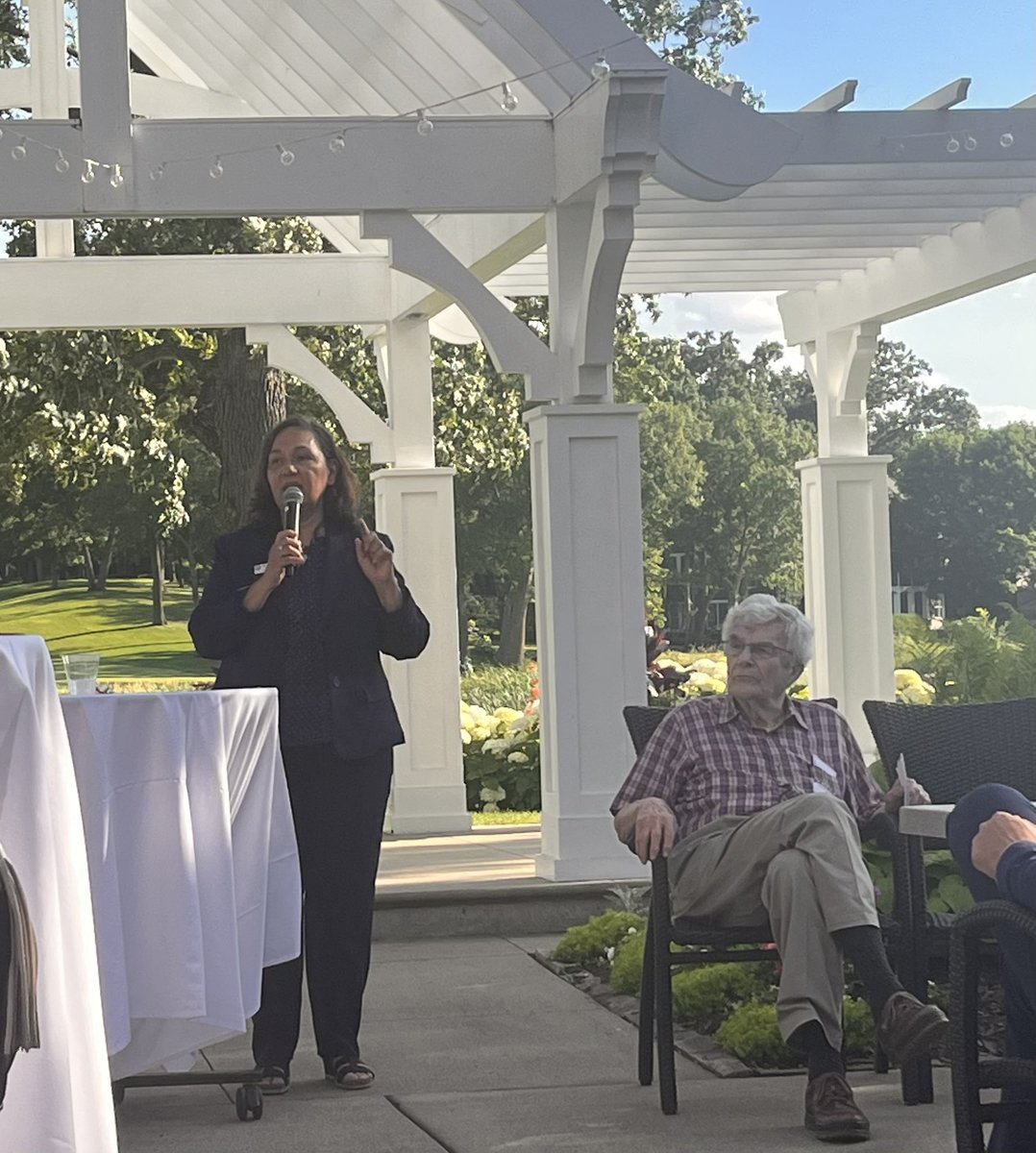 donnabmn's tweet image. Beautiful night to share the gazebo stage with Sen Rudy Boschwitz. A MN consecutive, common sense leader. Thanks for a great Republican Elephant Club event @mngop !