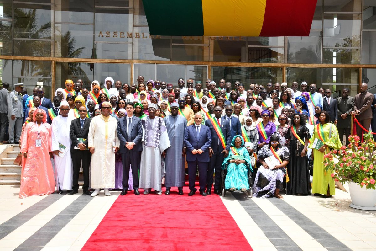📌🇸🇳 Clôture de la session parlementaire : Bilan et perspectives

La session parlementaire s’est achevée ce lundi 30 juin 2025, marquant la fin d’une période intense d’activité législative et de dialogue institutionnel. Elle a offert aux députés l’opportunité d’examiner et