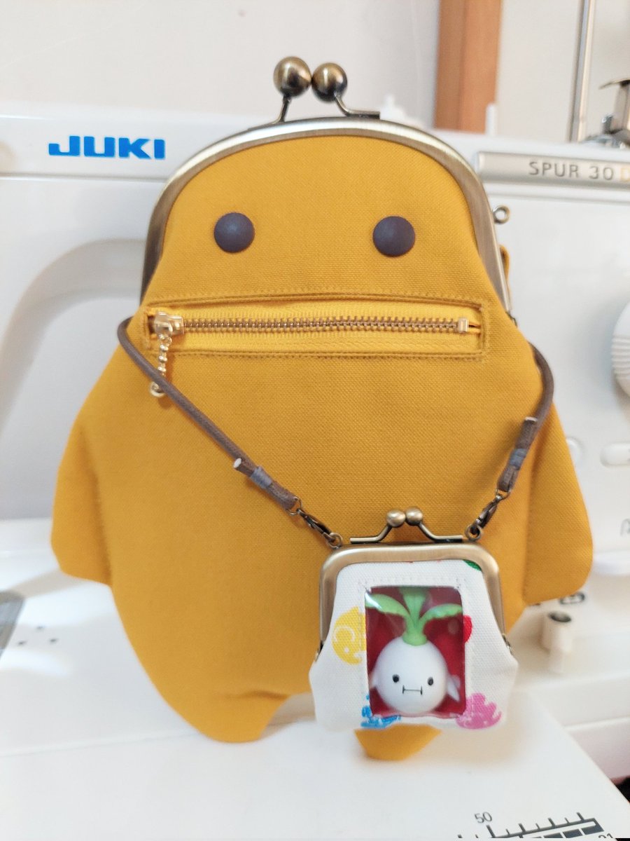 エマブラウン がま口大好き♡ページです 自分のおうちで美味しいもの食べてぬくぬくしながら漫画読んで