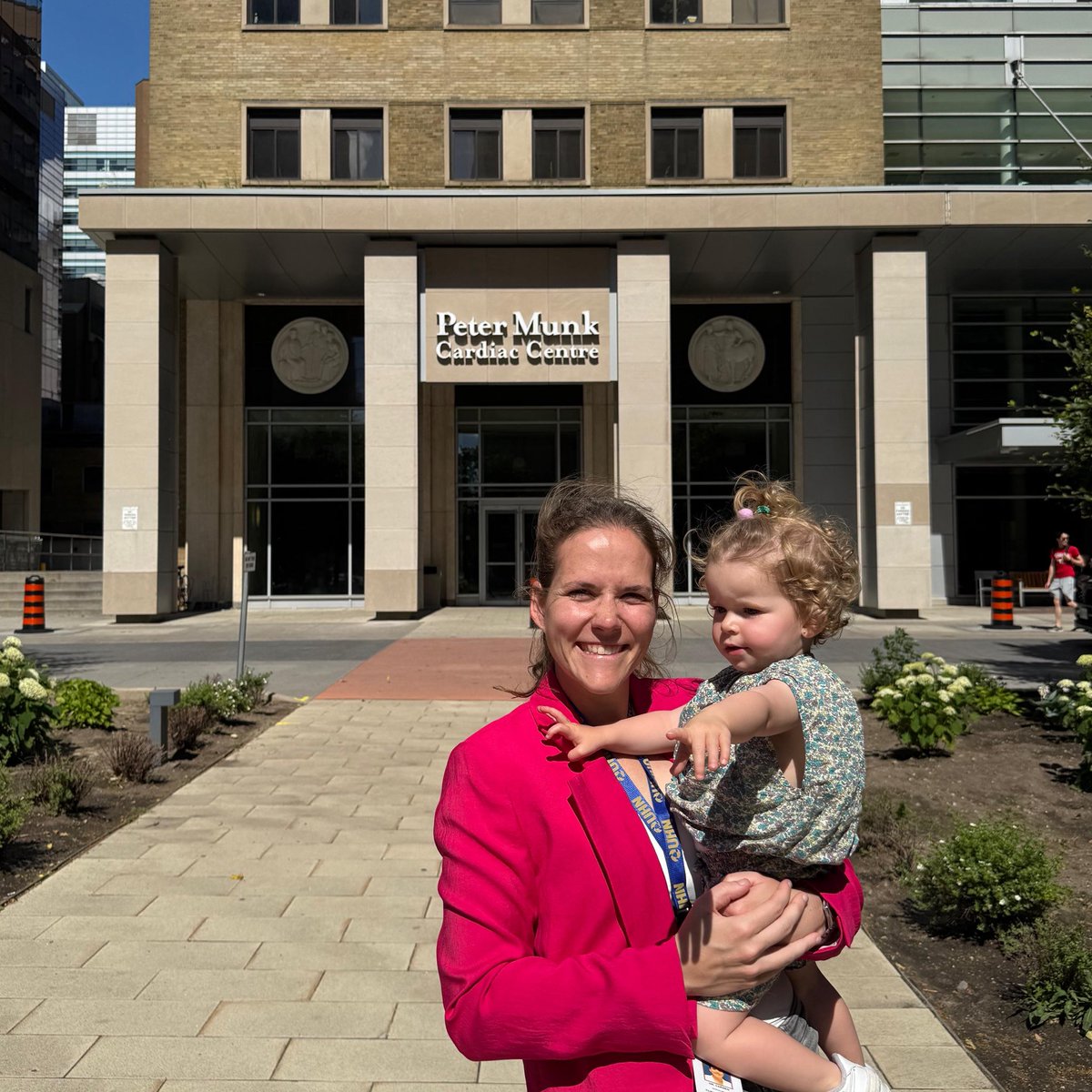 From CDMX to Madrid, and from Madrid to Toronto!
Starting a new professional chapter full of challenges and growth — with my family as my greatest support team. 
Here’s to my last first day! 

#advancedaorticfellowship #torontogeneralhospital