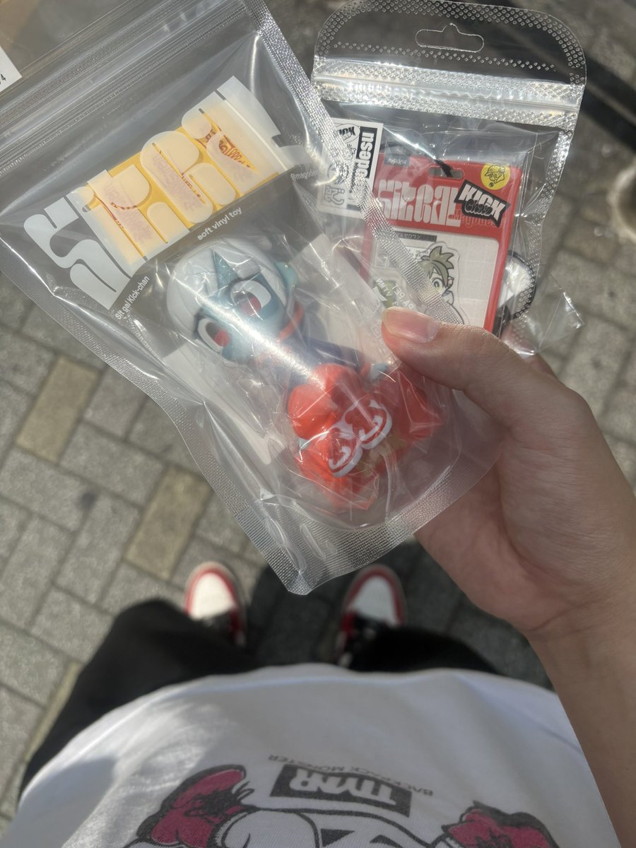 BOOTH待ち切れず結局渋谷きた、デザイン神すぎるkickちゃん
どうしても欲しくてな！
これでやっと仕事に専念できるぞ