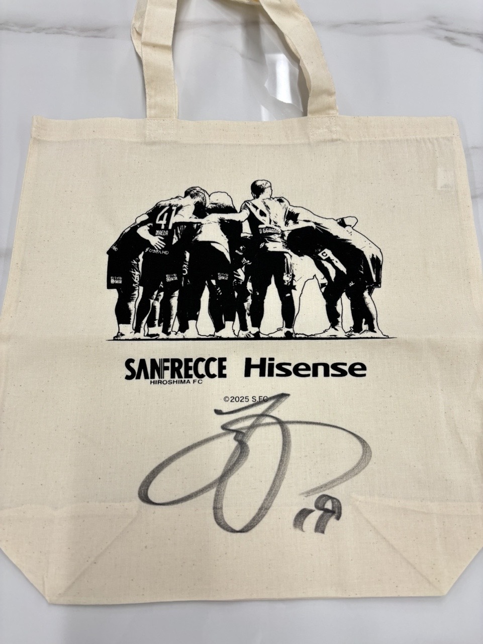 入手不可能！サンフレッチェ・高木・ハシェック・佐藤+3選手直筆サイン入り Hisense Japan on X: 