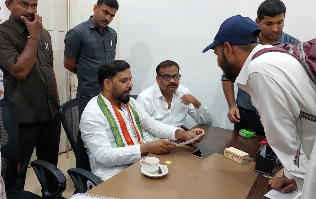 FaheemQureshinc's tweet image. I, along with TUFIDC Chairman Sri Challa Narsimha Reddy Ji, conducted a public grievances session (Praja Darbar) today at Gandhi Bhavan.
We heard nearly 80 concerns raised by citizens and resolved most of them on the spot.
We remain committed to addressing people’s issues with…
