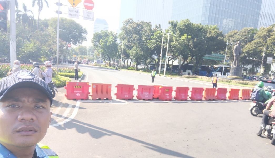 #INFOTRANSJAKARTA I Rute 1A: Pantai Maju - Balaikota mengalami perpendekan rute menjadi Pantai Maju - Monumen Nasional terkait adanya penutupan jalan di sekitar Jl Medan Merdeka Selatan. Sementara arah Balai Kota tidak melayani Halte Balai Kota dan bus stop Balai Kota. #JAKI