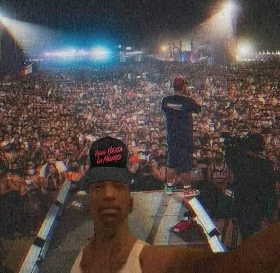 mi mamá:quien vendió la casa?

yo el 27 de septiembre viendo anuel:😝