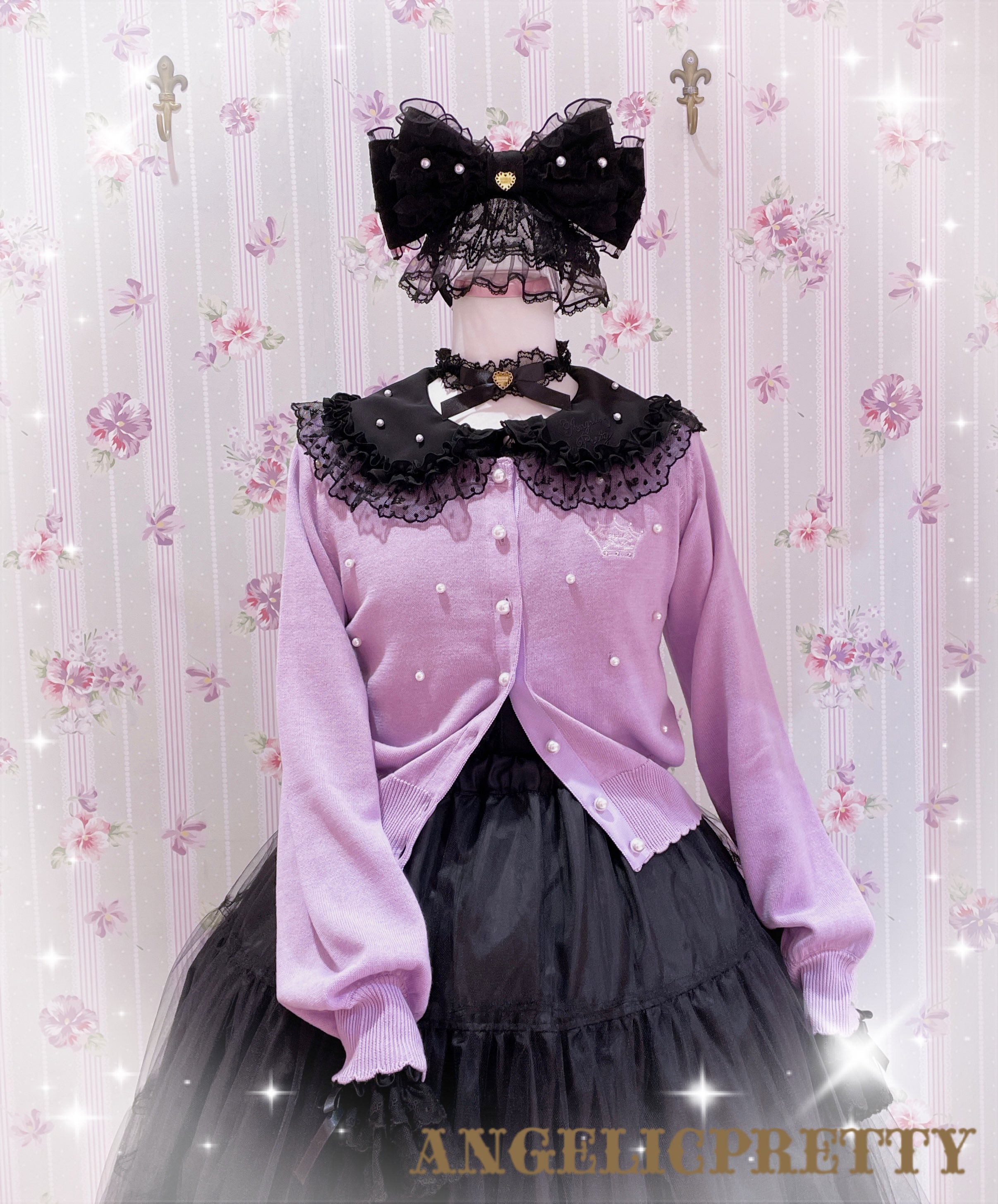 Heart patch knit cardigan by Angelic Pretty