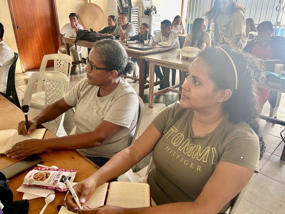 ecolexecuador's tweet photo. Como #AmazoniaTransparenteEc, buscamos fortalecer  a todos los segmentos del tejido social amazónico. Iniciamos jornadas de capacitación a representantes de pueblos y nacionalidades además de organizaciones de la sociedad civil.
@USembassyEC @ParticipacionPC @CORDES_Ecuador https://t.co/qMfak4iKQr