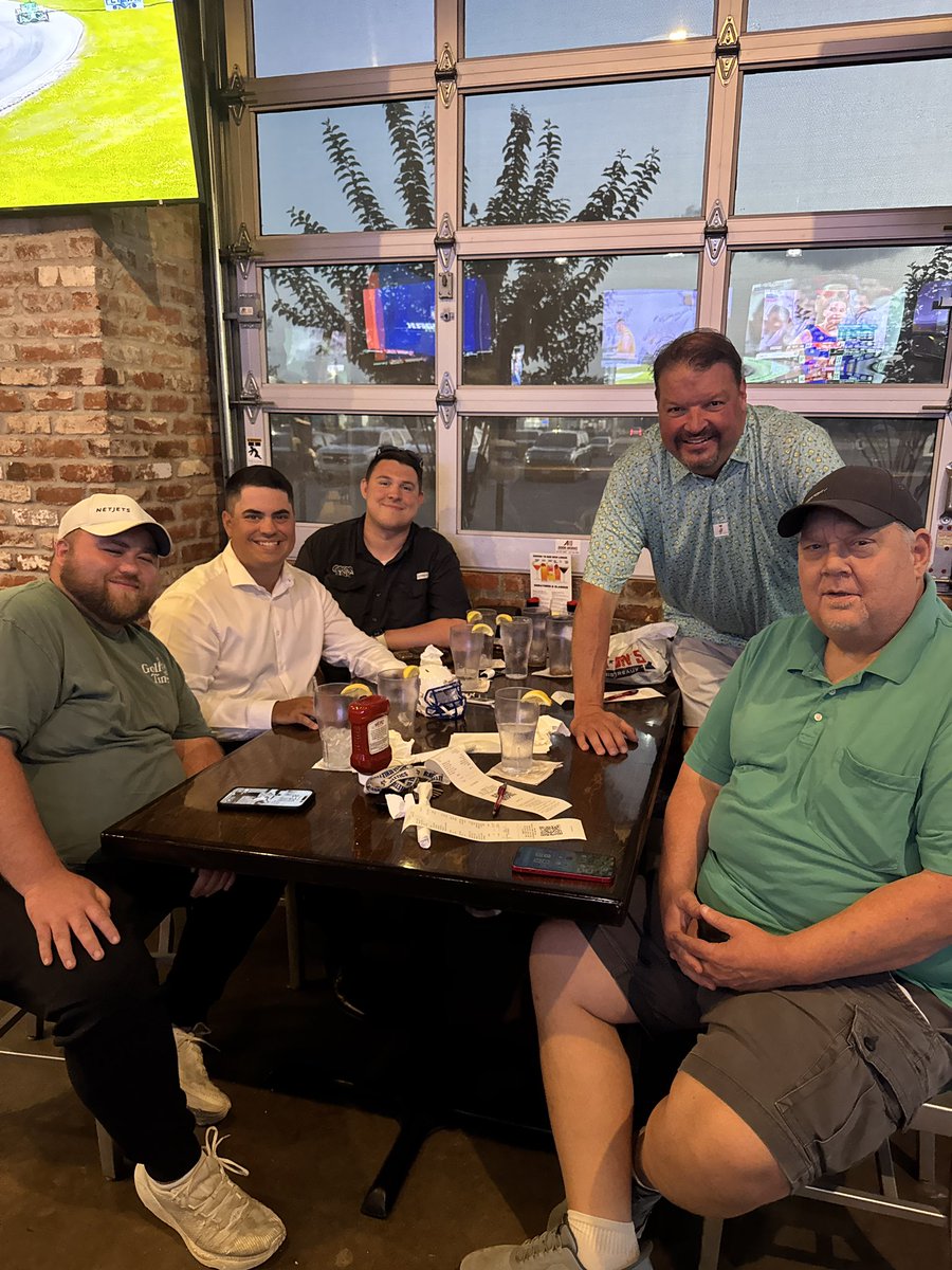 WM_Bonnette's tweet image. Fun night with media pundits and friends as we say goodbye to @MatthewJTravis_ and wish him well on his new adventure. Thanks for all the coverage you gave @McNeeseSports the past three years and for the friendship of a lifetime. MT out! @JFGazzolo @Chaston_Tavares…