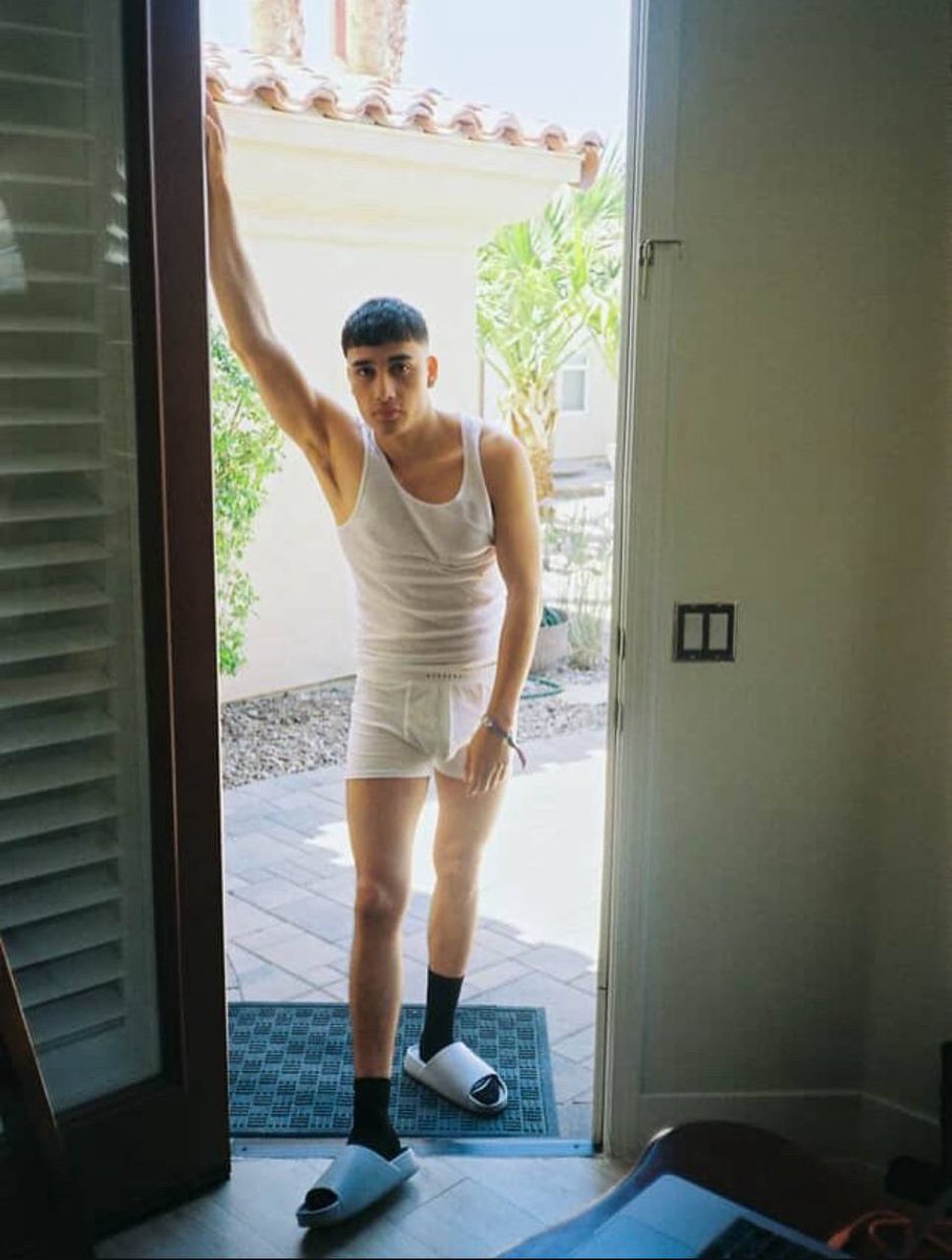El cantante de genero urbano "El Malilla" en boxers