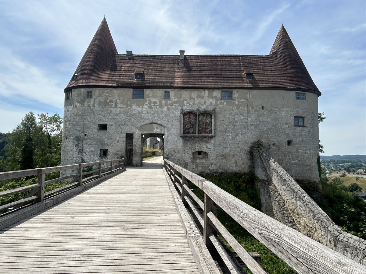 euro_tour's tweet image. 🇩🇪ドイツ、ブルクハウゼン
ブルクハウゼン城。
城砦の幅は1043mとヨーロッパ最長。
#Burghausen #BurgzuBurghausen