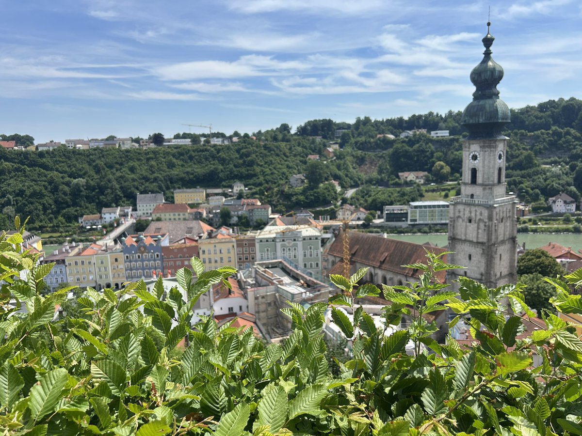 euro_tour's tweet image. 🇩🇪ドイツ、ブルクハウゼン
ブルクハウゼン城。
城砦の幅は1043mとヨーロッパ最長。
#Burghausen #BurgzuBurghausen