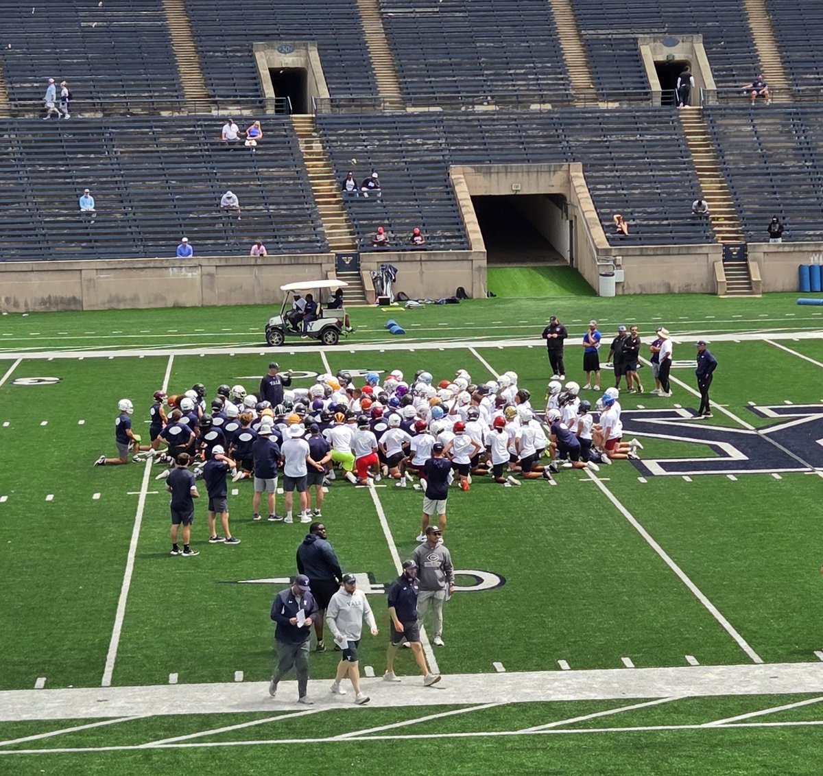 NickDyer_QB's tweet image. Best football camp I've ever attended. I'll be there again next Summer. @yalefootball @CoachRenoYale @CoachOstrowsky @LawrenceBl83397 @CoachDiCenzo @JoeFrisaro @Andy_Villamarzo @PrepRedzoneFL @in_huddle @QB_Doctor @bloodlinesport @scan1ansports @bench424nmore @CoaLBViking