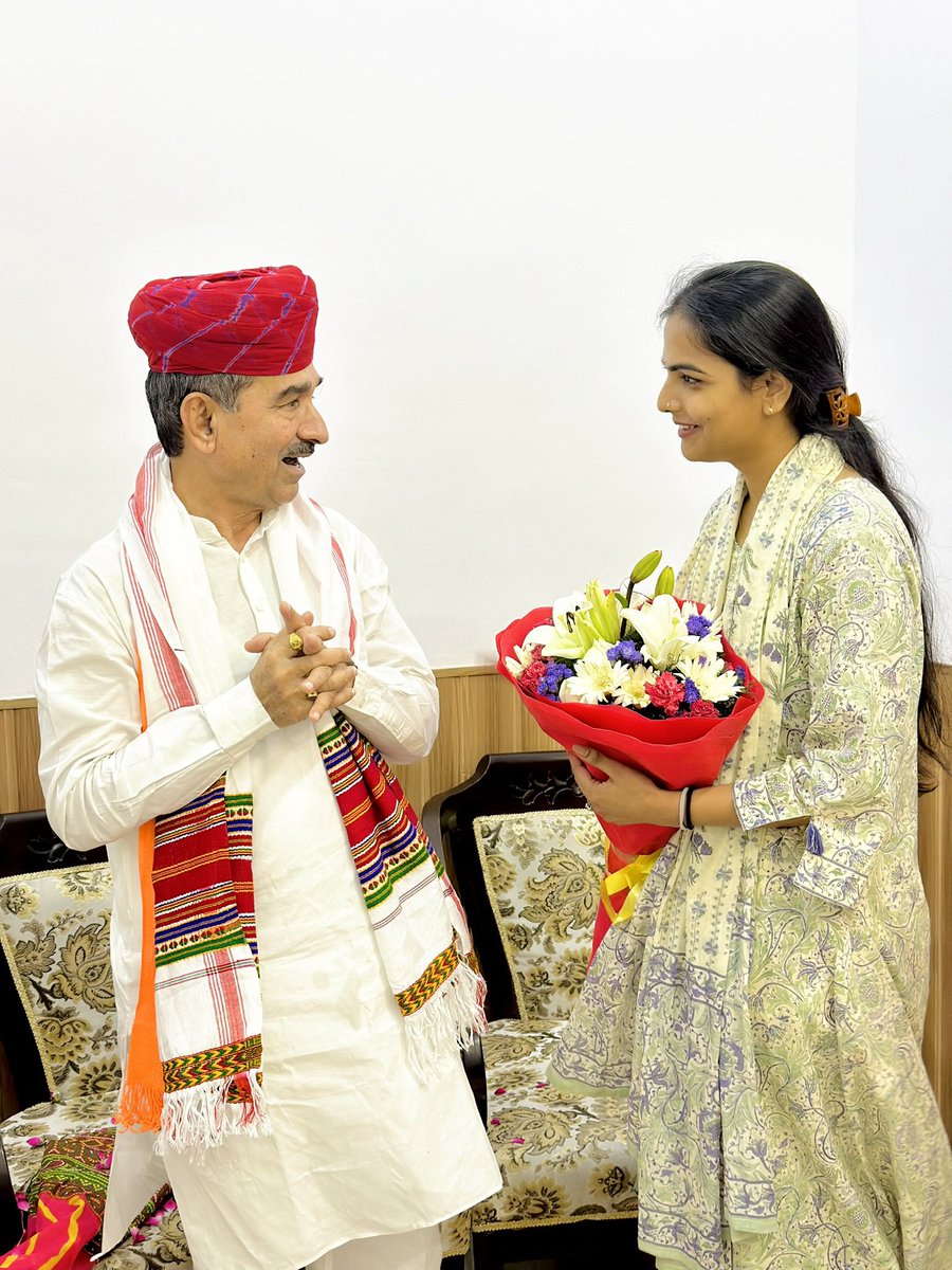 shivangibjym's tweet photo. @BJP4Rajasthan के प्रदेश अध्यक्ष आदरणीय @madanrrathore जी को जन्मदिवस की हार्दिक शुभकामनाएँ एवं बधाई । #HBDayMadanJi https://t.co/dfCwArrkZO