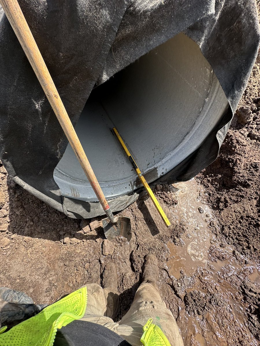 jaylongun's tweet image. I laid 96 feet of 42 inch pipe at Orlando’s international airport today😎 

#orlandofl 
#construction 
#pipelayer