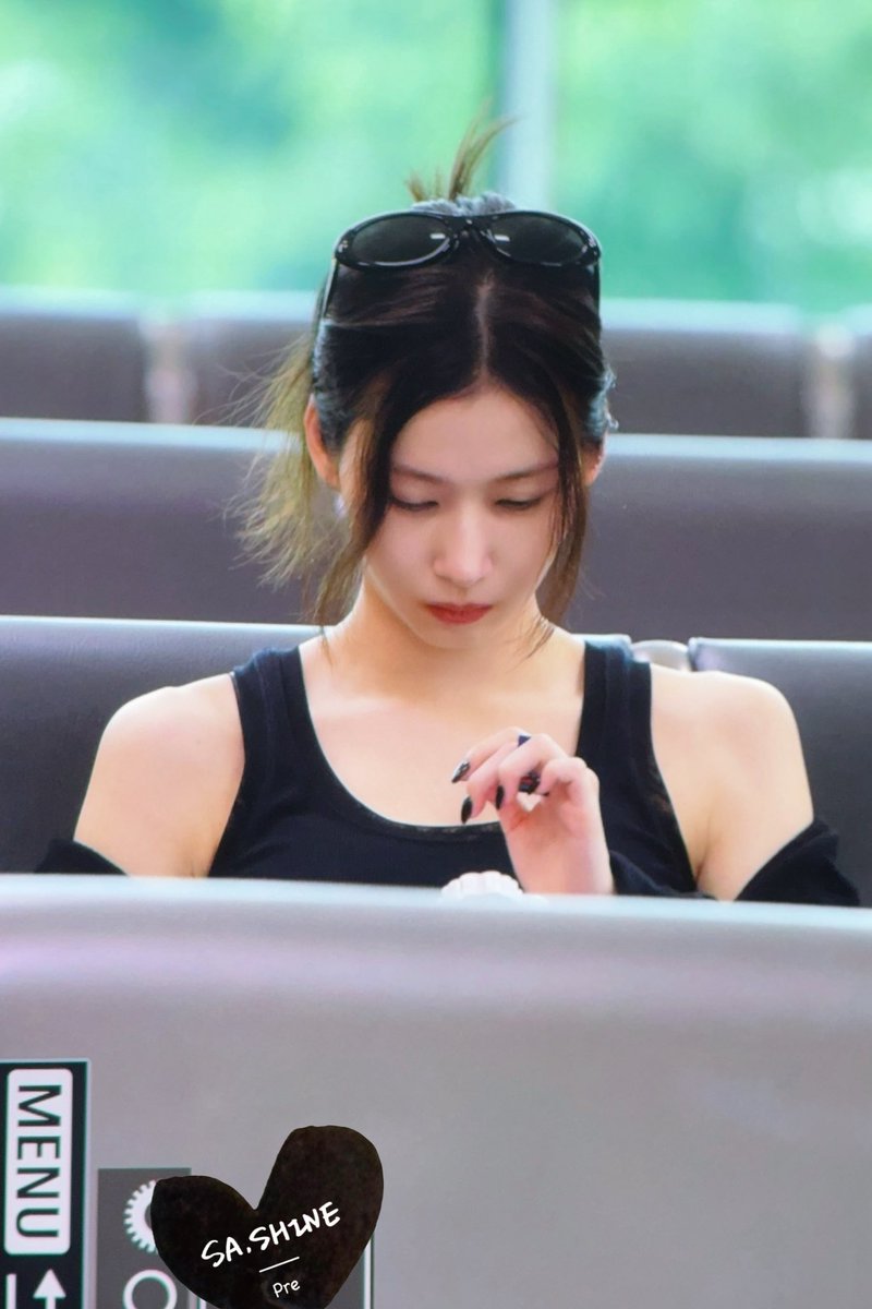 250702 GMP

busy cool girl
요즘 진짜 바쁘다 😭 고생 많았어
오늘도 힘내
어깨 진짜 예뻐～

#트와이스 #사나 #TWICE #SANA #サナ