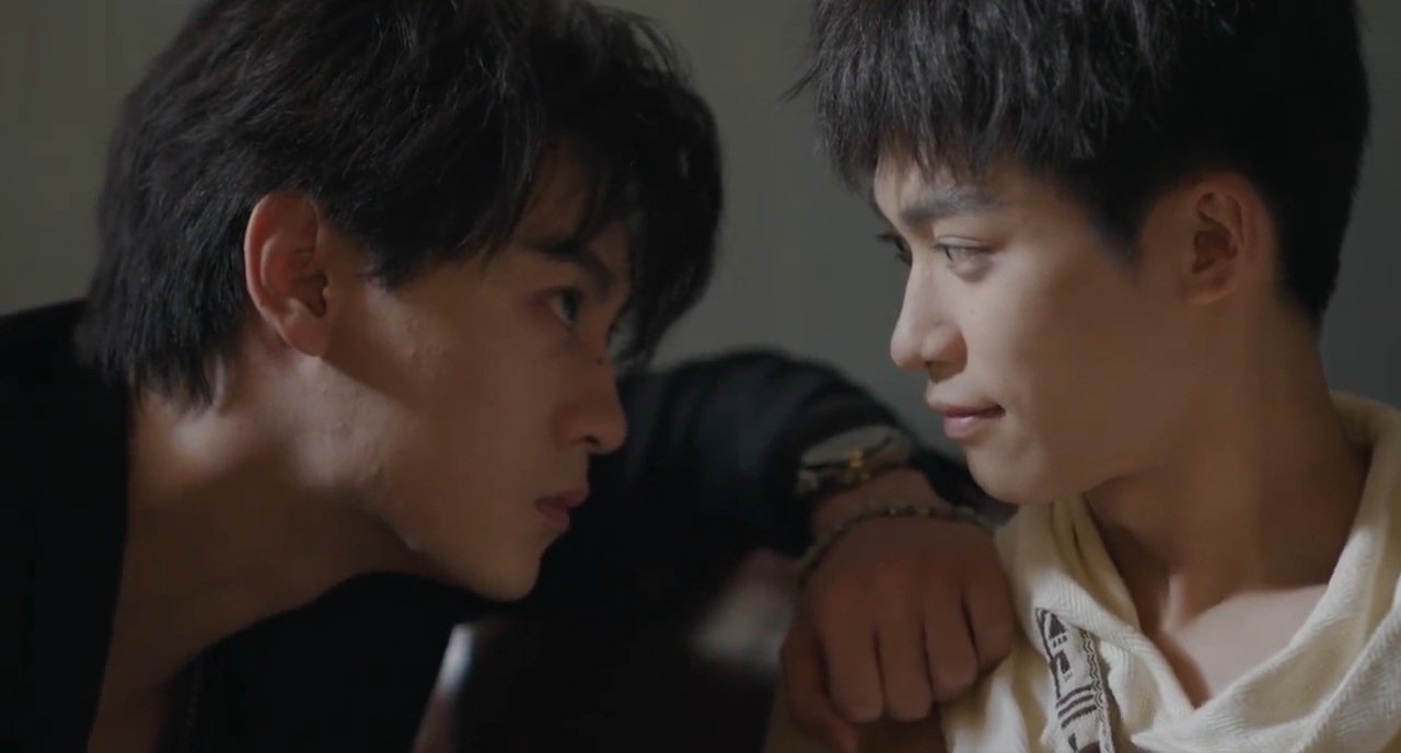 閨門秘話 After falling into the novel, she teased her tough husband
