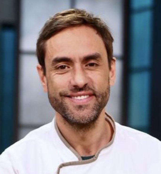 Epograf's tweet photo. Quién es más insoportable? 

Álvaro  🔄
Yamila ❤️ 

#topchefchv https://t.co/mBMVcUi5qC