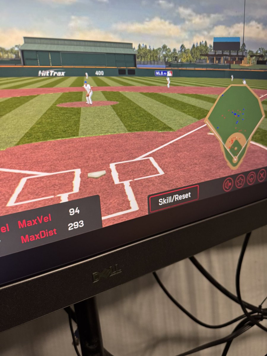 PradoLuke09's tweet photo. Some swings from tonight. Hit 94 max velo getting stronger! https://t.co/mfTqmSxw1Q