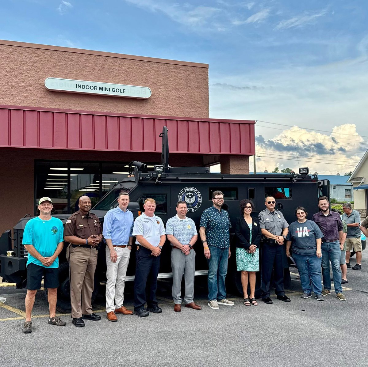 Had a great time at the 2nd annual Mini-Golf with First Responders event in Bristol. It’s always a great opportunity for kids to see police cars and firetrucks up close, play some putt-putt, and get a snow cone. Thanks to Vice Mayor Holmes for organizing this!