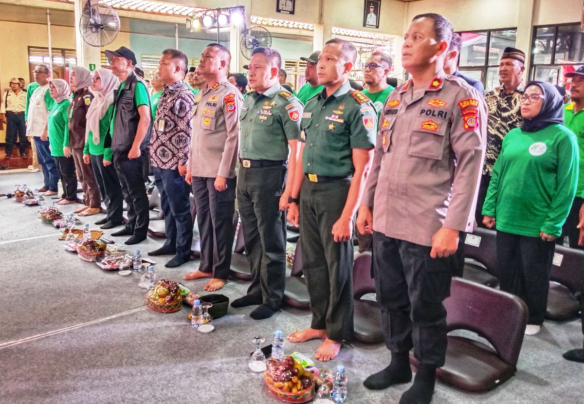 Dandim 0731/Kulon Progo Letkol Inf Dyan Niti Sukma, S.IP., menghadiri kegiatan Karya Bakti dan Siluturahmi Pekerja Sosial Masyarakat (IPSM) se-Indonesia, di wilayah Kalurahan Kembang, Kapanewon Nanggulan, Kabupaten Progo, Senin (30/6/2025).