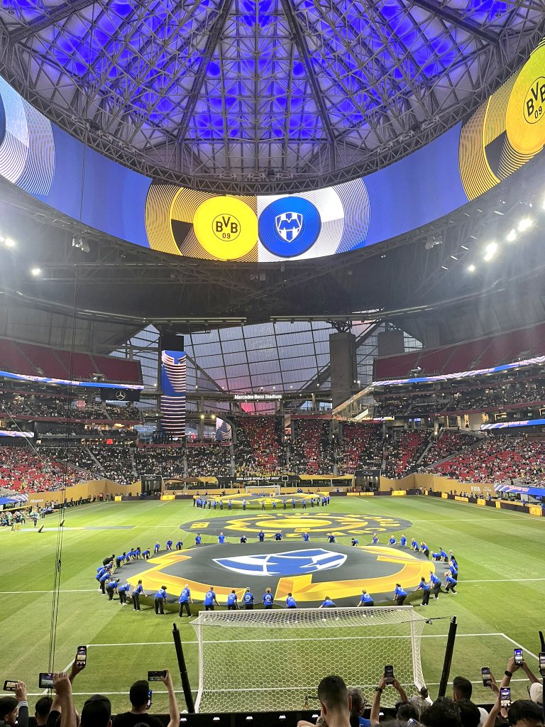 JRPalaciosChapa's tweet photo. Muy orgulloso de mi equipo, dejando todo en la cancha.  

Gran partido.
Gran Mundial de Clubes.  

👏🏼👏🏼👏🏼

¡¡ Hoy y siempre !!

#ArribaElMonterrey https://t.co/fs9fSWsXy7