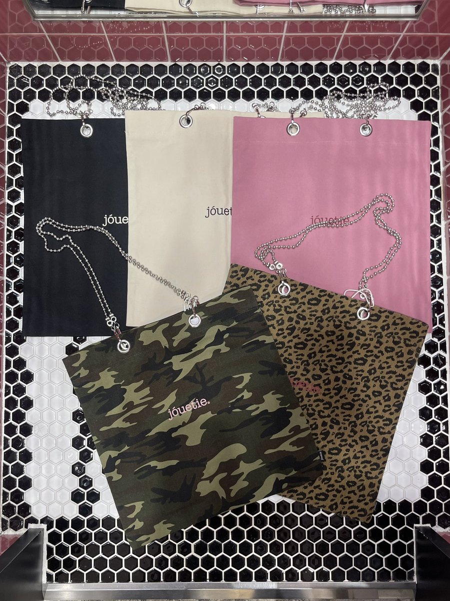 jt_nagoya's tweet photo. 💫NEW ARRIVAL💫

jouetie チェーントートBAG
IVY/BLK/PNK/BLU/BRN/KHK/MIX/D.MIX
¥3,960 tax in

通学や通勤はもちろん、ライブなどの推し活バッグとしても大活躍するアイテム✨️💘

 #jouetie  #名古屋パルコ 

🍒店舗通販
☎052-242-5633 https://t.co/iWh8GSV1j1