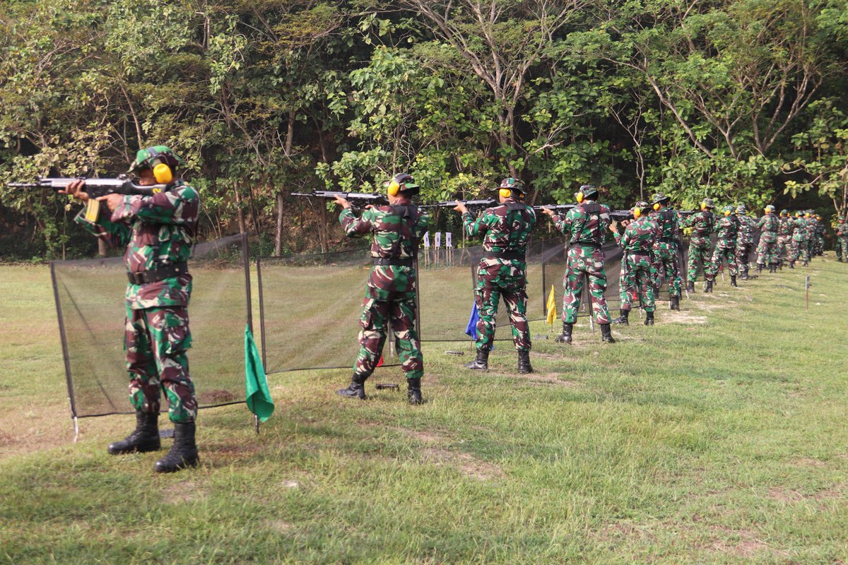 Dandim "Menembak Merupakan Kemampuan Prajurit TNI"

Sleman --- Komado Distrik Militer 0732/Sleman menggelar Latihan Menembak Senjata Ringan (Latbakjatri) Triwulan II TA.2025 bertempat di Lapangan Tembak Korem 072/Pamungkas yang berlokasi di Sentolo Kulonprogo,Senin (30/5/2025).