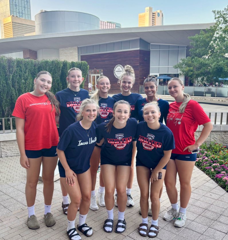 bailey_simp10's tweet photo. Our @IowaUnitedVB 161 Elite team has gone 5-0 so far these last 2 days here at the @usavolleyball #GJNC at Dallas! Here is tomorrow’s schedule! https://t.co/Dvmq1HDNch