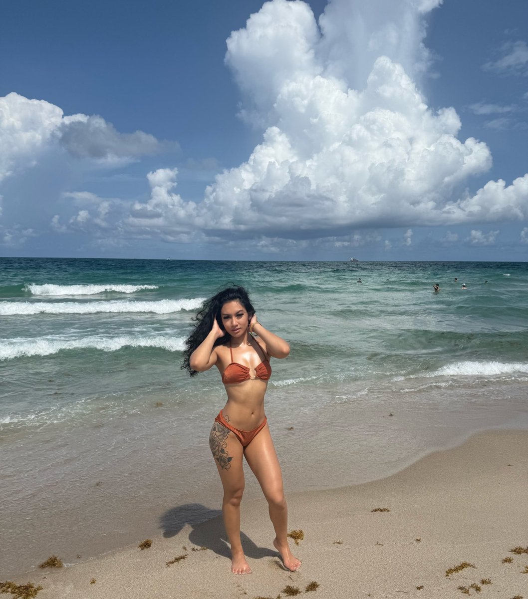Soaking up this florida sun ☀️