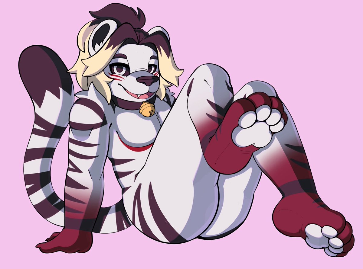 Someone say paws?
#furry #furryart