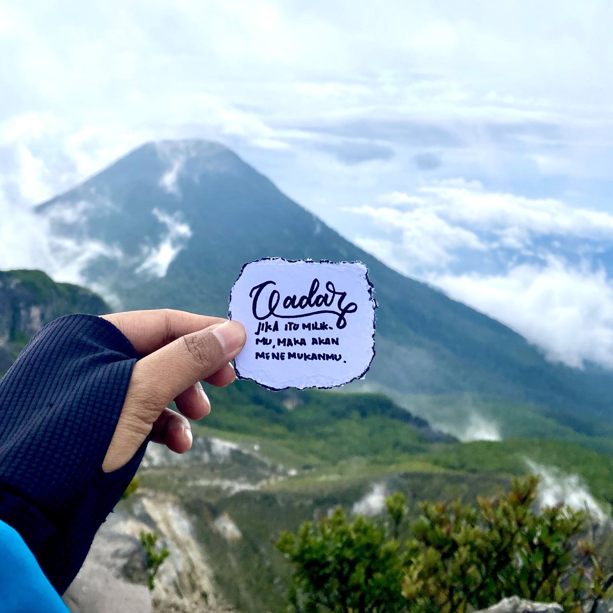 sifauuuu's tweet image. chill aja chill~ 🙂

#qadar #handlettering #landscape #mountain