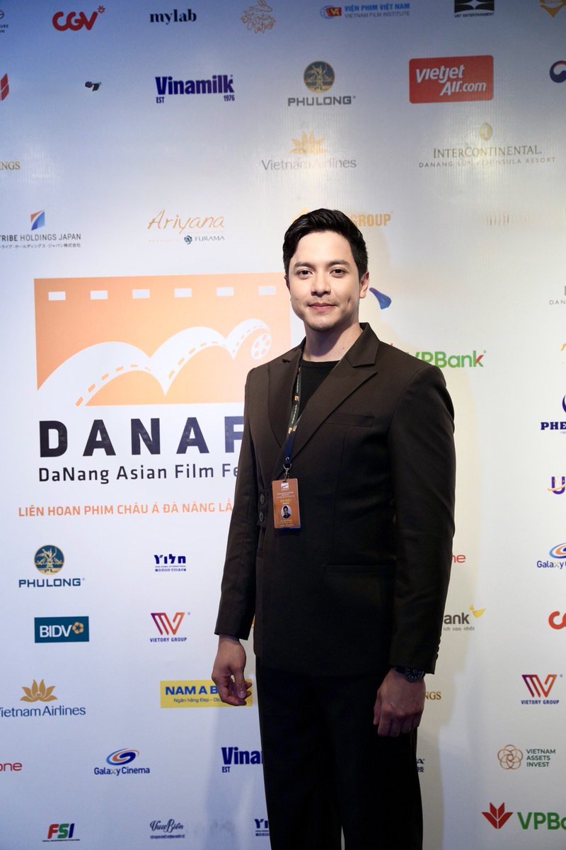 Sparkle_GMA's tweet photo. Alden Richards attends the ‘Da Nang Asian Film Festival’ in Vietnam for his film ‘OUT OF ORDER,’ which he both directed and starred in! 🎥✨ 

#AldenRichards https://t.co/PyOEhFnThA