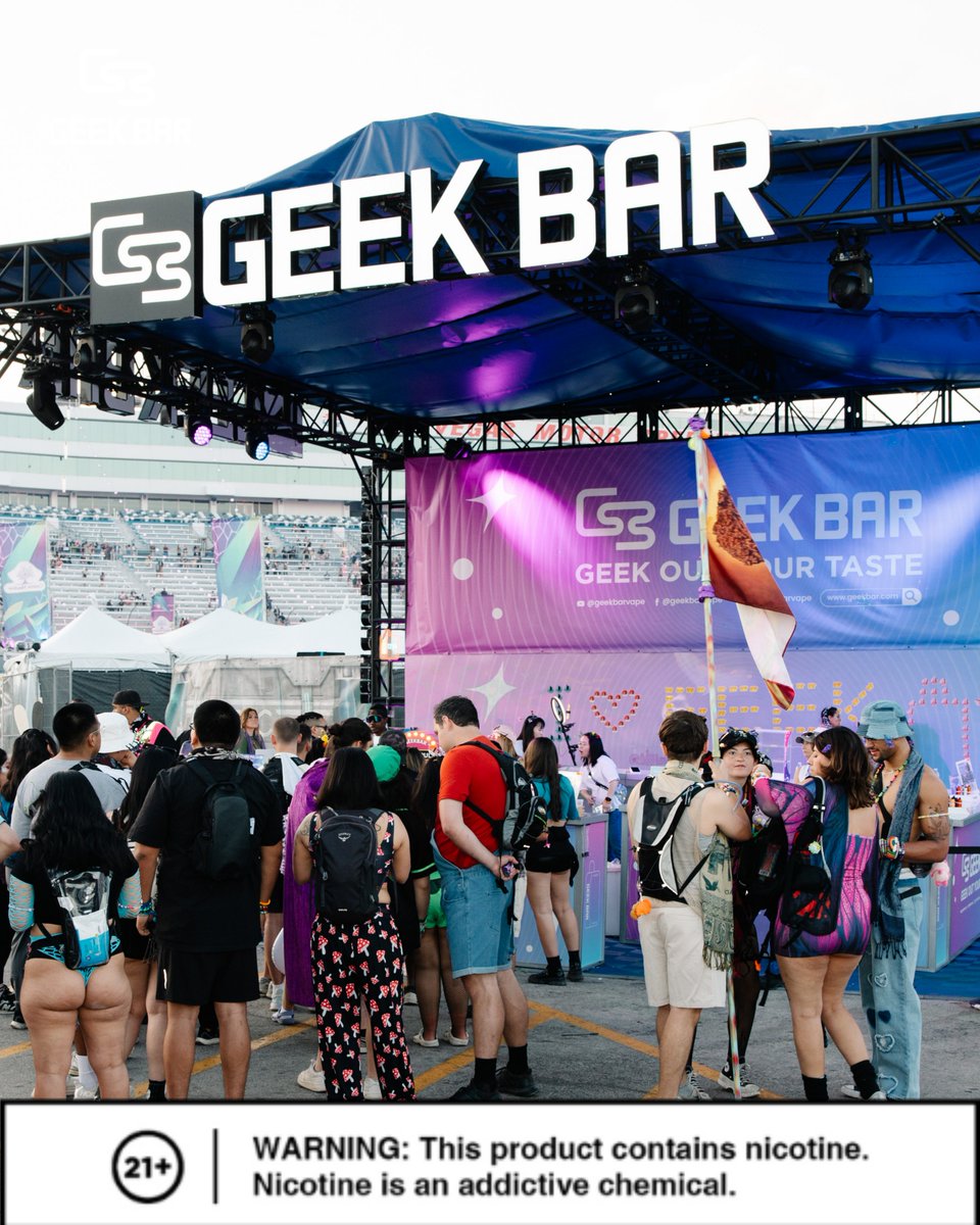 geekbarvape's tweet image. Who’s outside? GEEKBAR OUTSIDE🎉
Locked in with the booth, rockin’ the fit, puffin’ the flavor. Catch us where the lights hit different — only at EDC. ✨👾

#GeekBar #EDC2025 #EDC #EDCLasVegas #LasVegas #FestivalVibes #LightUpTheNight #vapeculture