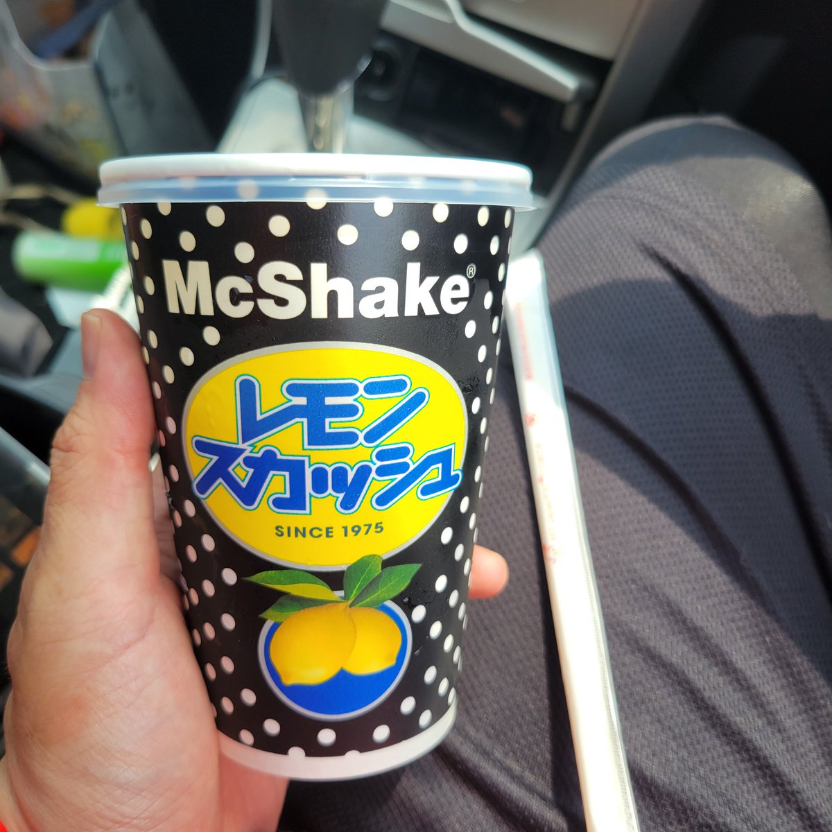takahashi69's tweet photo. いやぁ~甘ったると思ったら、意外に爽やか🍋でしばらくたのしませてもらそうでスカッシュ😋www
#マクドナルド
#レモンスカッシュ
#McDonaldsJapan
#mcshake https://t.co/fnDDRWkrbZ