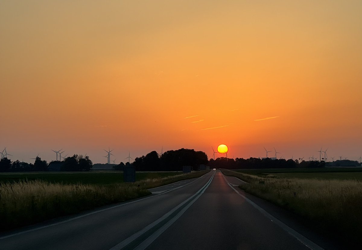 AldwinMonker's tweet image. Beautiful Sunrise @Eemshaven