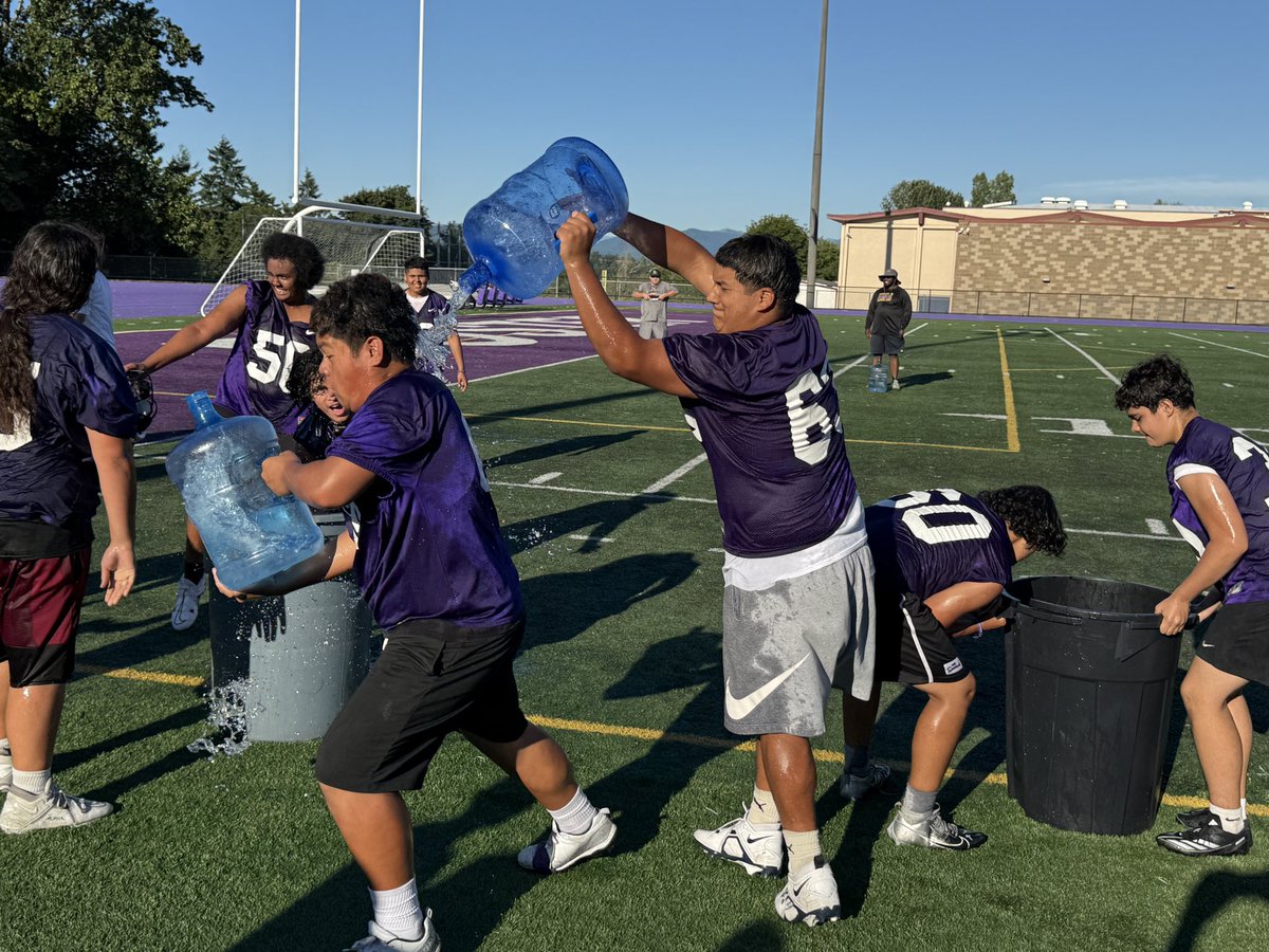 FosterHSFB's tweet image. Summer Sun ☀️ Summer Fun 🏈 💦