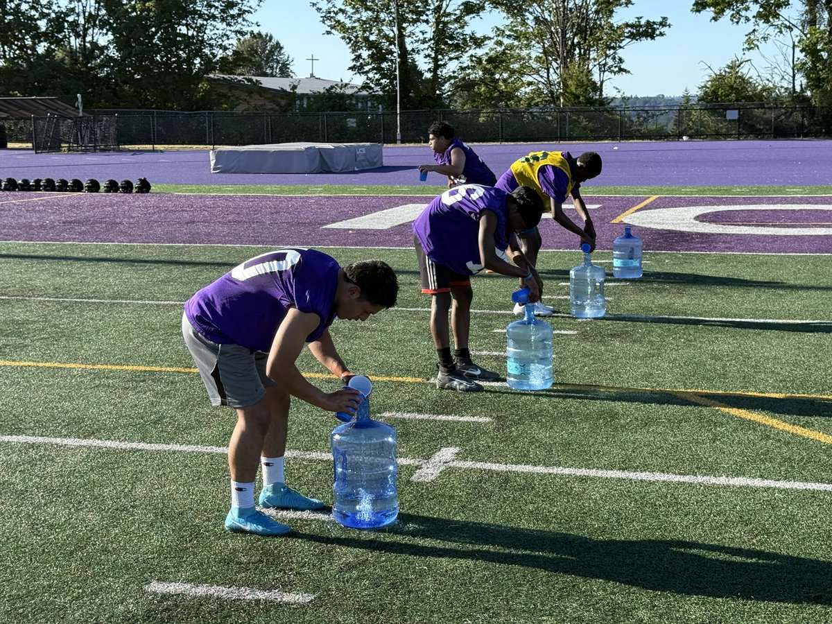 FosterHSFB's tweet image. Summer Sun ☀️ Summer Fun 🏈 💦