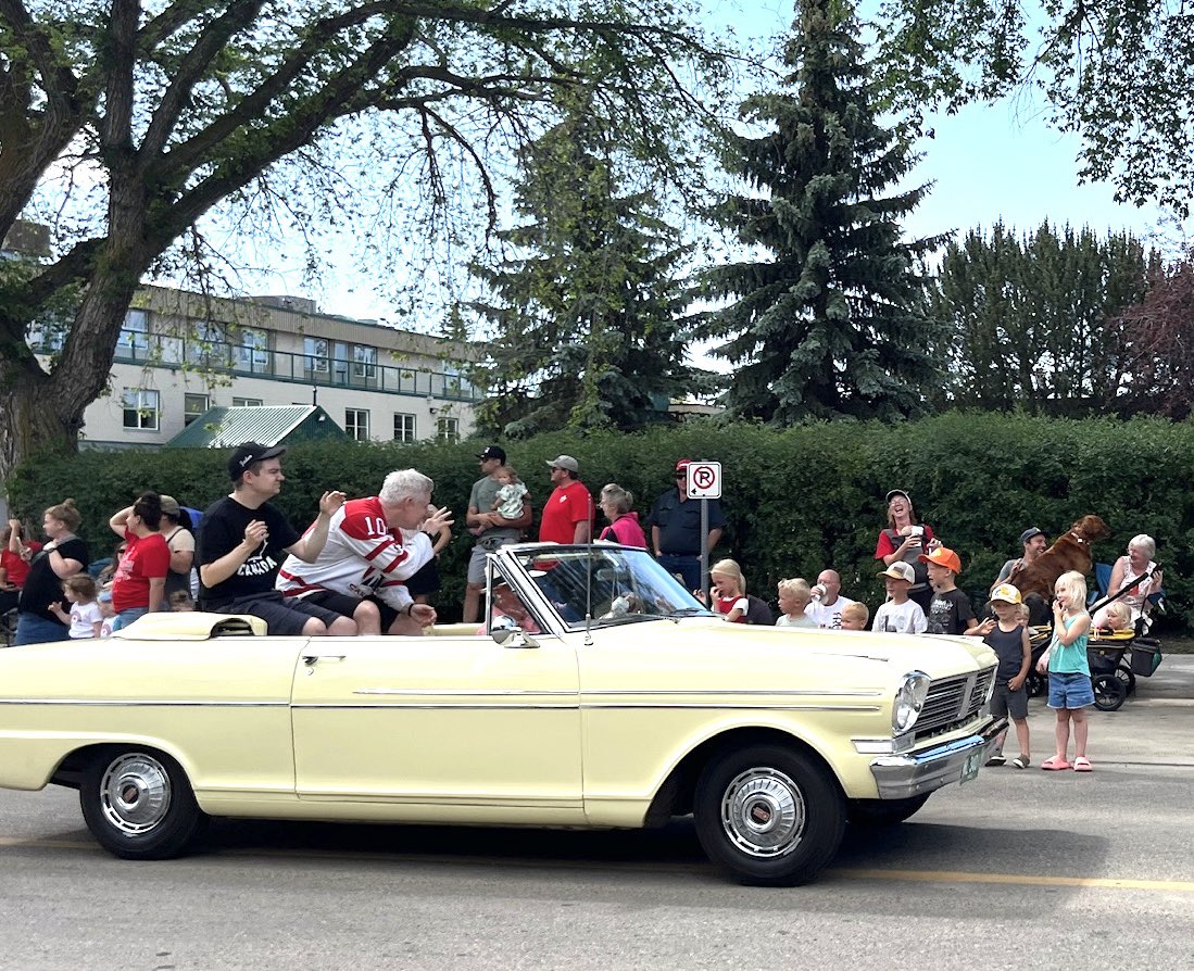 MikeLakeMP's tweet image. Canada Day adventures - starring Jaden and featuring, right on cue, a gaggle of Canadian geese! 🇨🇦🇨🇦🇨🇦