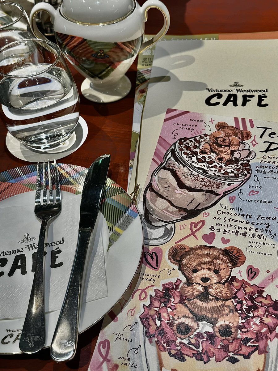 plotouise's tweet image. Vivienne Westwood Café 
#archivetwt #lifetwt