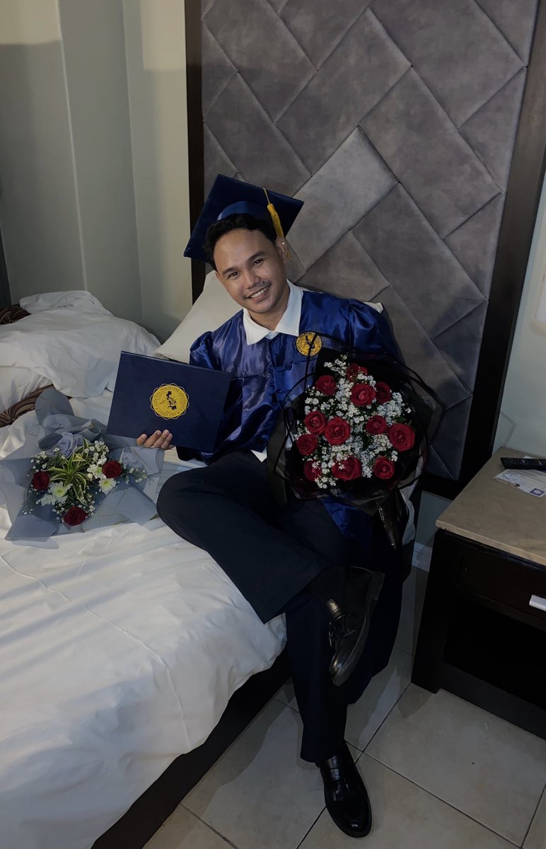 jeyyyyy00's tweet photo. 🎓💐🍾 https://t.co/Od68VIg3i6