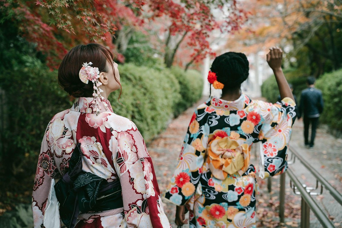 daily_toolbox's tweet image. 夕暮れの風が、
肌をなでるように通り過ぎる。
軒先では、風鈴がひとつ、
音を立てて、静けさを際立たせていた。

着なれた浴衣の襟元に、
一日の名残がそっと残る。

#暮らしの余白 #夏の手ざわり