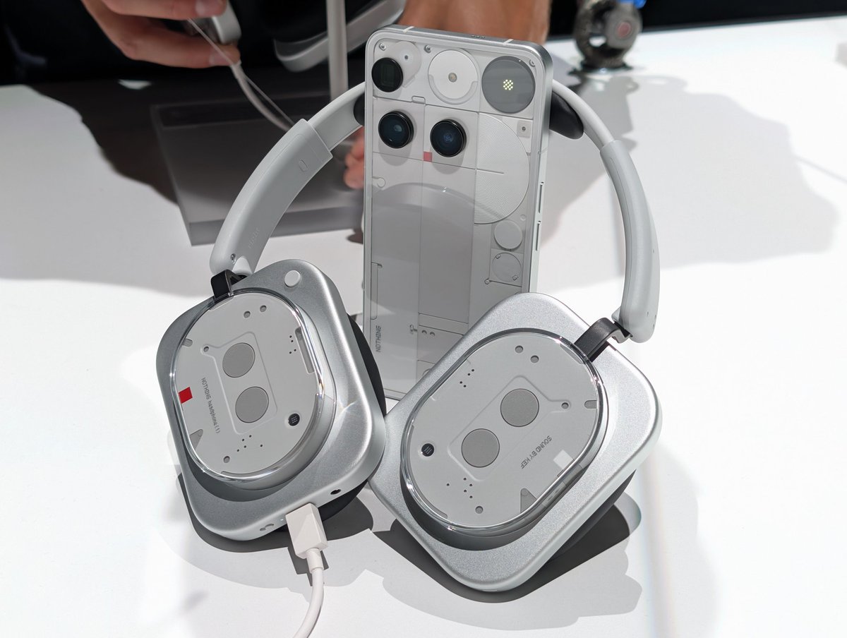 Nothing Phone (3)
Nothing Headphone (1)
並べたときの雰囲気よすぎんか