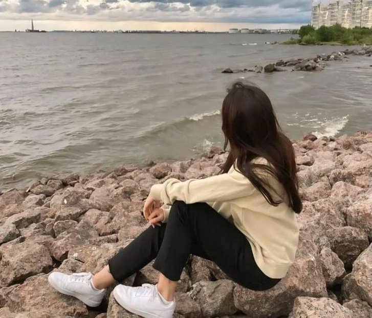 🙏🏻🌺जिंदगी को खुली किताब,
ना बनाओं क्यों की लोगों को..
      पढ़ने में नहीं पेन्न फाड़ने में,
              ज्यादा मजा आता है...!!

   मेरे अनुभव 🫰🏻😳