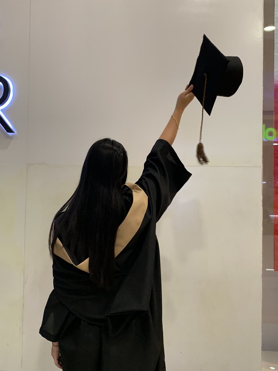 _Rnnh's tweet photo. 🎓 https://t.co/F6NHNfA3RM